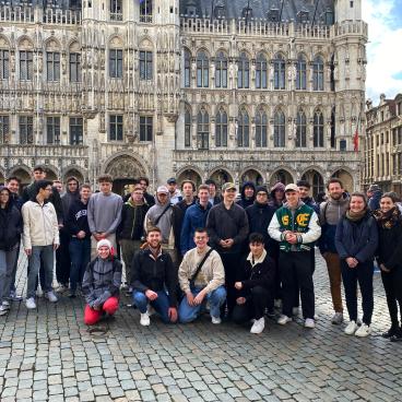 Gruppenfoto am Grand Place Brüssel