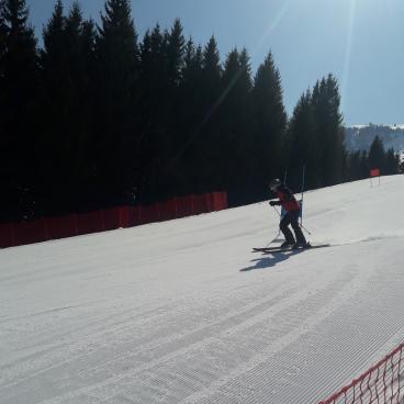 Schüler beim Skifahren