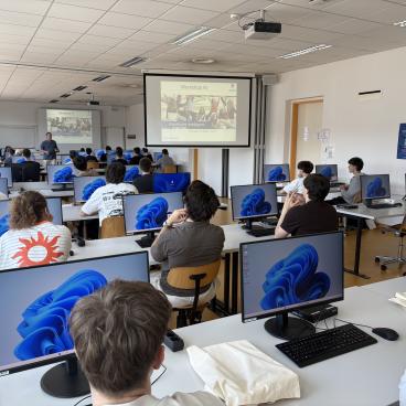 Schüler im Informatiksaal