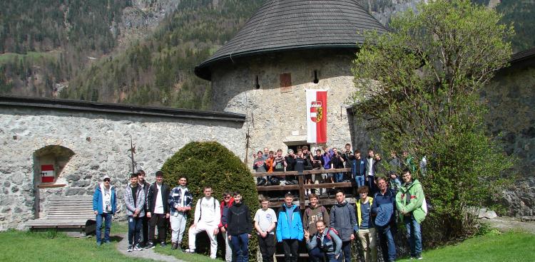 Gruppenfoto in der Burg Hohenwerfen