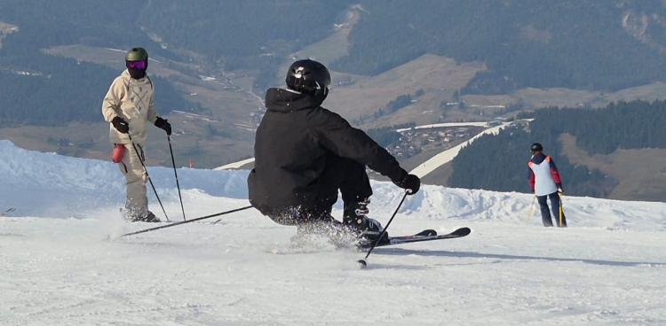 Schüler beim Skifahren
