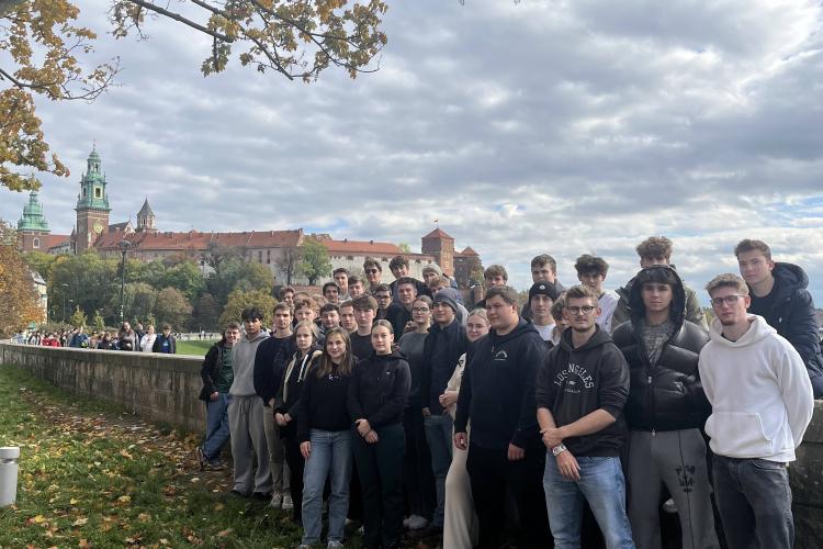 Gruppenfoto der 4. Klassen in Krakau