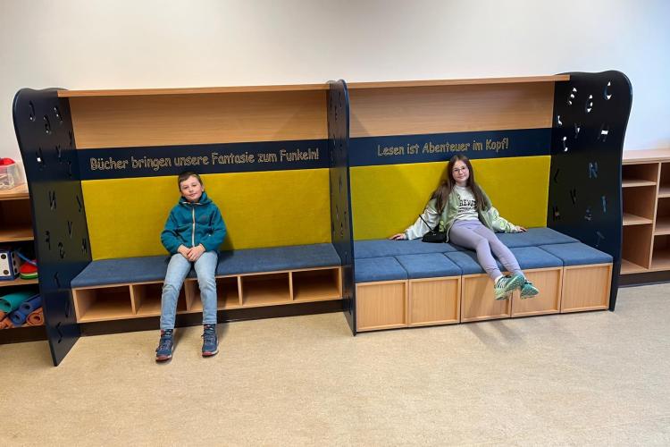 Schüler:innen in der Leseecke