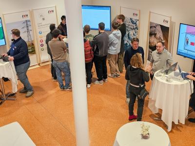 Schülerinnen und Schüler bei der EVN