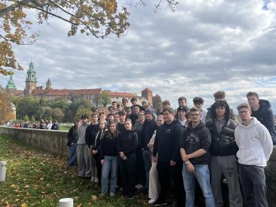 Gruppenfoto der 4. Klassen in Krakau