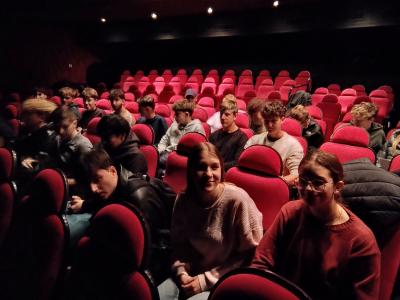 Schüler im Kinosaal