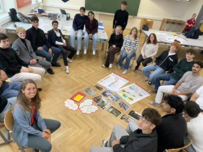 Schüler im Sitzkreis