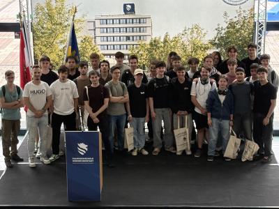 Schülergruppe in der FH Wiener Neustadt