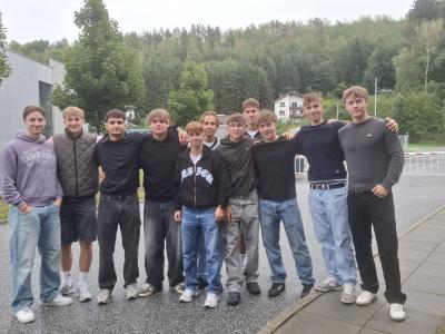 Schüler der 4. Klasse Holztechnik bei der Firma LIST 
